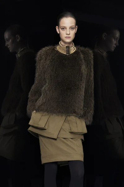 Look 18